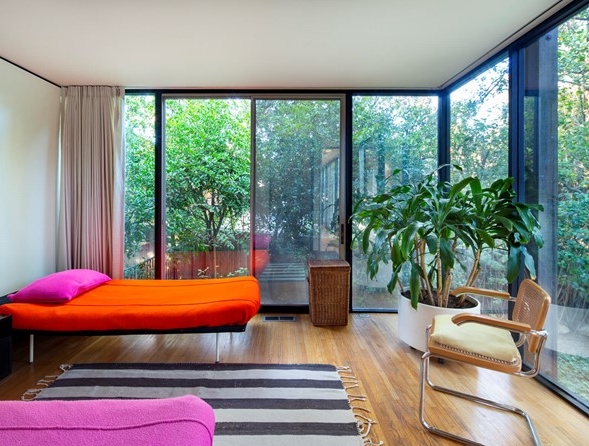 Pasadena Craig Ellwood bedroom, enclosed in glass walls.