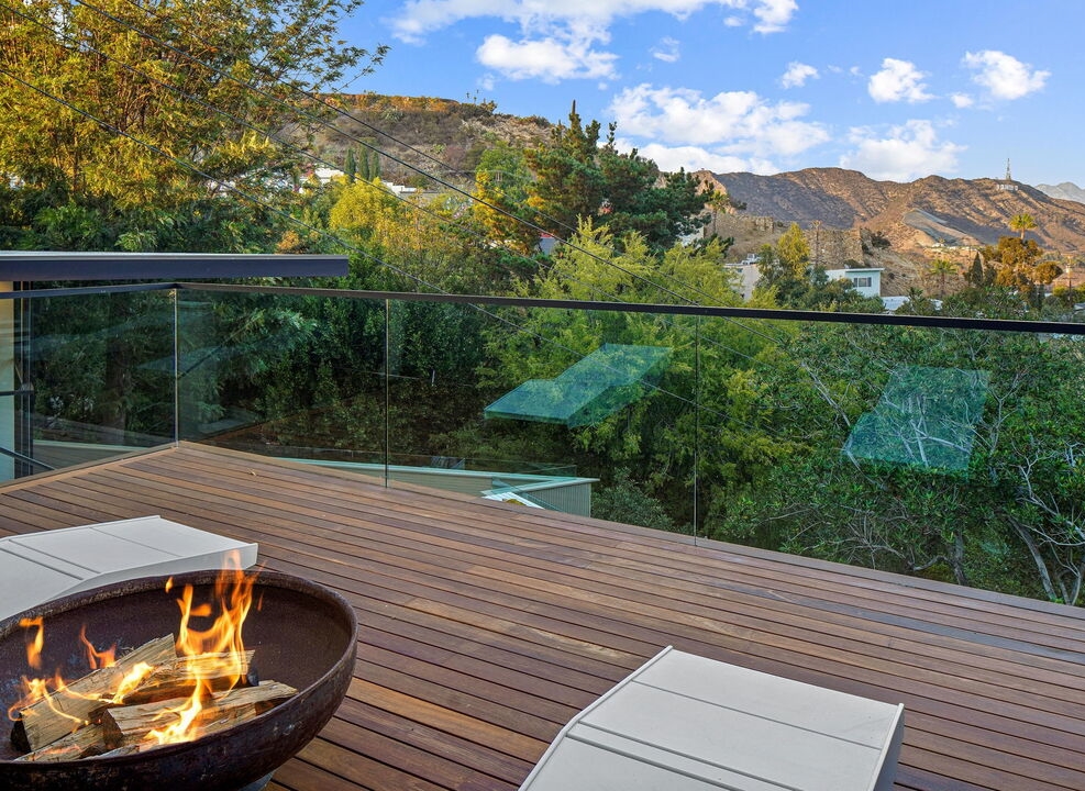 Hollywood Hills Lautner-Designed Incredible multilevel view deck