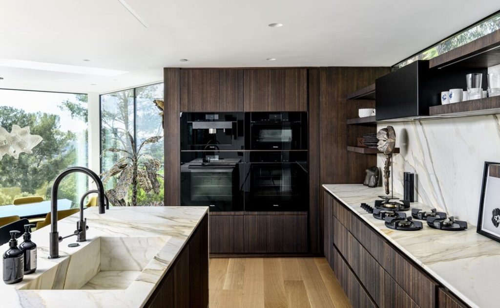 Incredible contemporary kitchen.