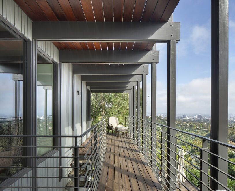 This deck offers even more Unbelievable breathtaking views. You don't just see the view, you are the view.