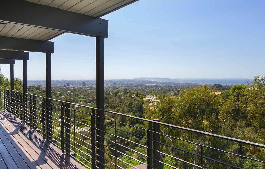 This deck offers even more Unbelievable breathtaking views.  You don't just see the view, you are the view. 