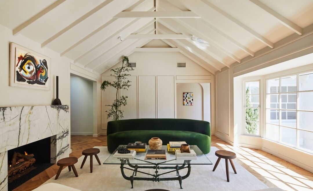 SUNSET STRIP HOLLYWOOD HILLS. Incredible details in this extremely high beamed ceilings, large living room. Complete with double-sided fireplace and grand bay window.