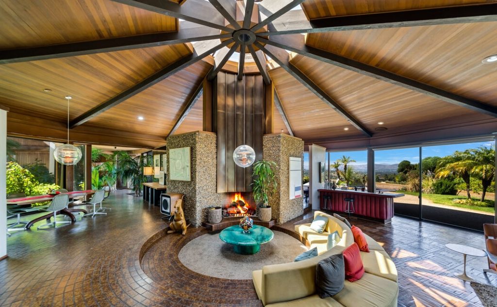 expansive dodecagons Designed by Donald G. Park AIA floor to ceiling fireplace situated within the sunken conversation pit