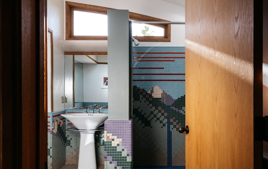 The mountainous backdrop was uniquely designed into the guest bathroom by mosaic tiler Paul Clarke. 