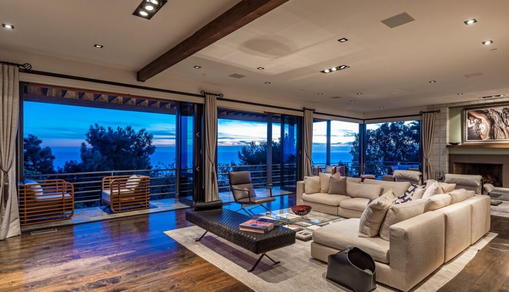 SPECTACULAR MALIBU ARCHITECTURAL ESTATE — Modern Living LA