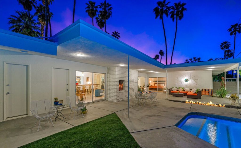 Palm Springs Quintessential mid-century modern Pascal House magnificent pool yard