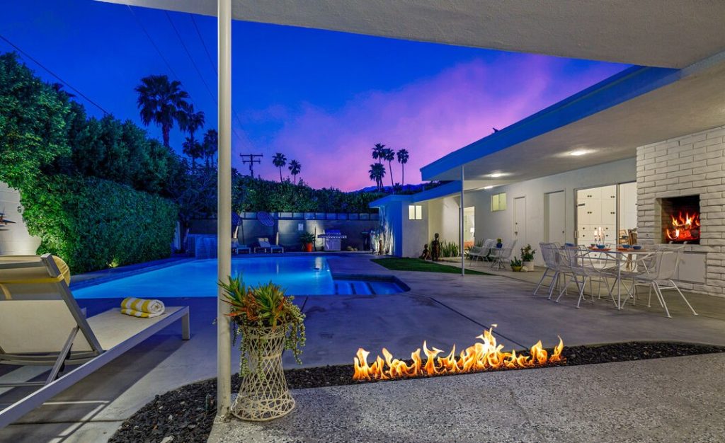 Palm Springs Quintessential mid-century modern Pascal House magnificent pool yard