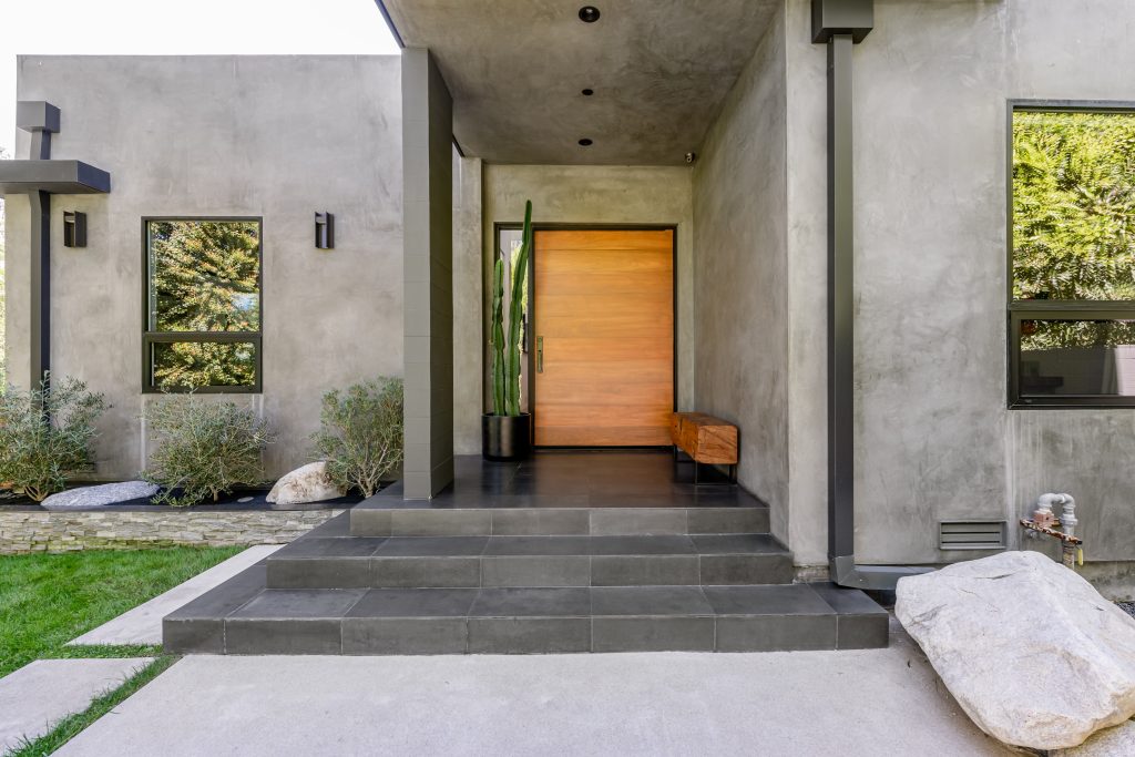 Fabolous angels and design in this Hollywood Hills Exceptional Gated and Secluded Modern Home