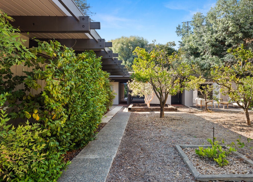 Sited on the lot to capture the beauty of the gardens and majestic trees, every room opens to a beautiful green private oasis.