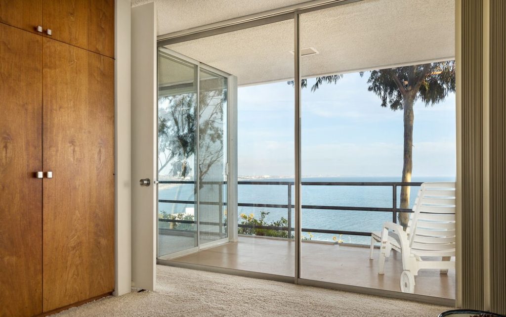 With walls of glass, Pacific Palisades Pristine Pierre Koenig Beagles House presents breathtaking ocean views.