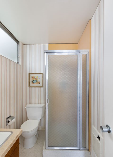Clean lines and white walls in this architectural bathroom. 