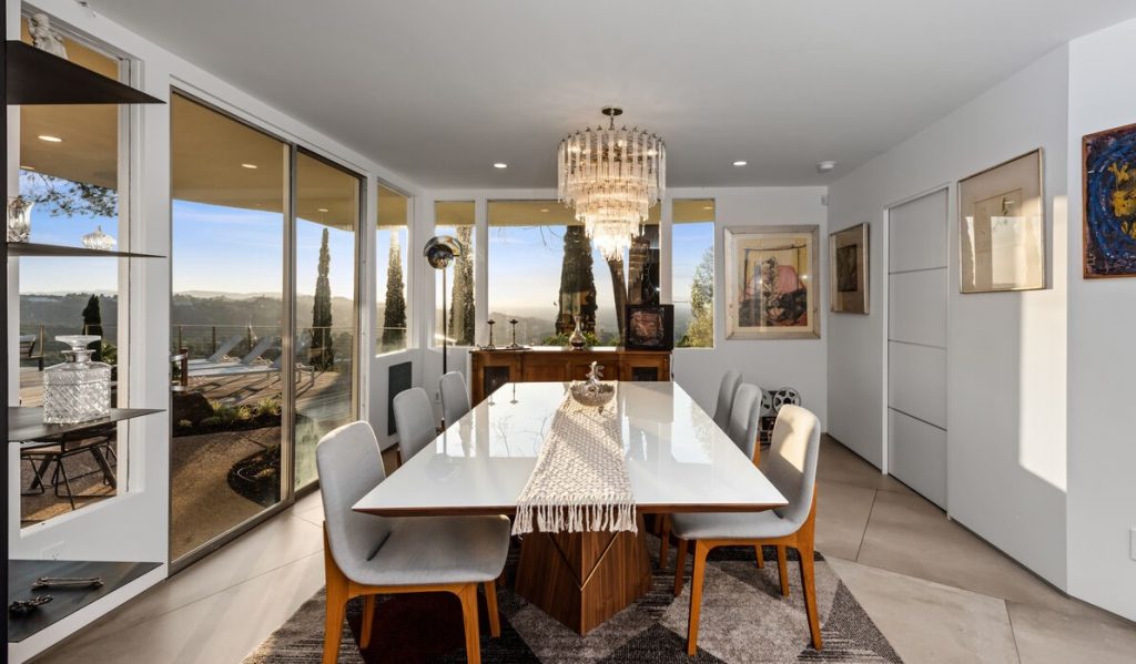 This home also features a fabulous dining room that is centrally located creating a perfect flow for LA's indoor/outdoor living and entertaining. 