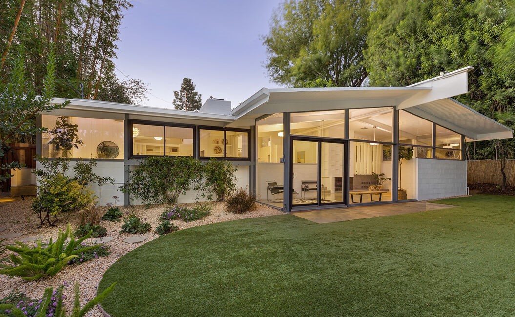 Crestwood Hills Mid-Century Gem A. Quincy Jones and Whitney R. Smith