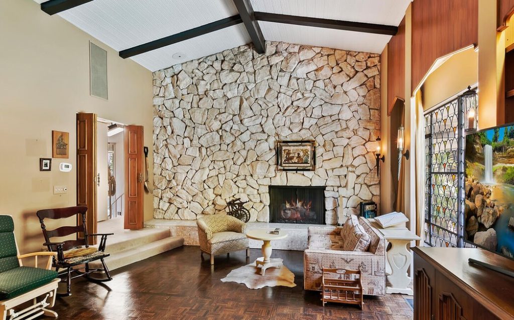 Classic stone, brick and wood finishes adorn the walls.