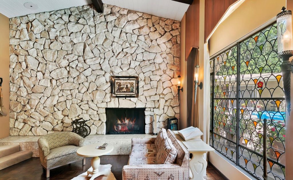 Classic stone, brick and wood finishes adorn the walls.