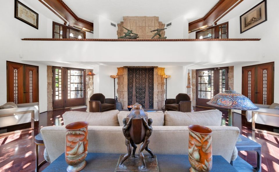 GLENDALE LLOYD WRIGHT THE DERBY HOUSE — Modern Living LA
