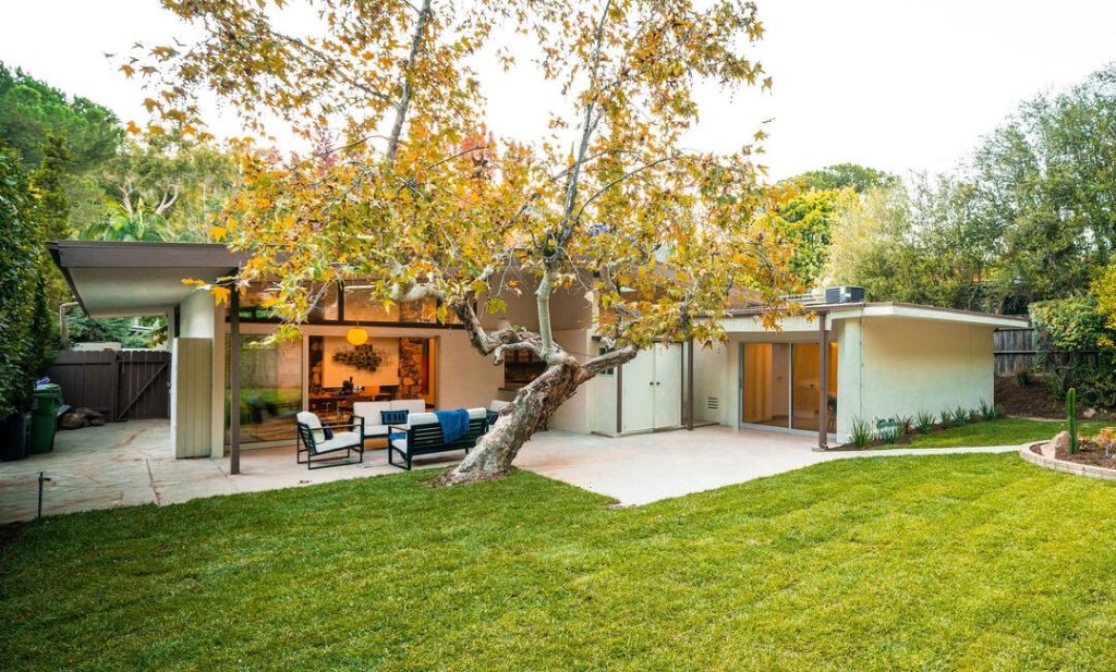 Lush lawn enhances the grounds at Hollywood Hills The Ophelia House by Edward Fickett, Aia
