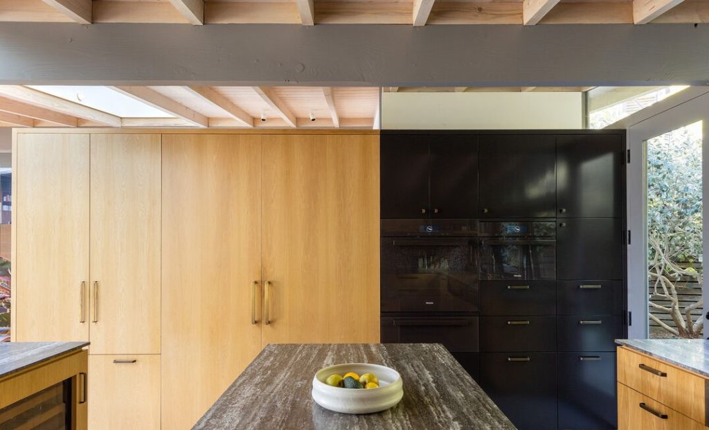 There are three bedrooms, including the luxurious main suite on the upper level facing the gardens with a partial view of the Pacific Ocean close by.