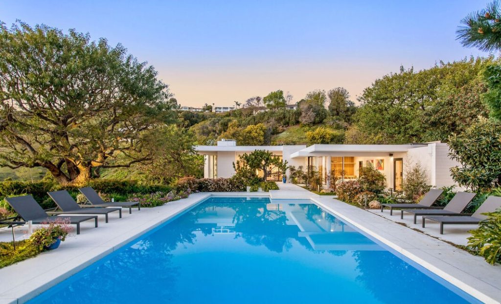 Sparkling pool yard with Malibu Ocean Views by Robert Skinner, AIA