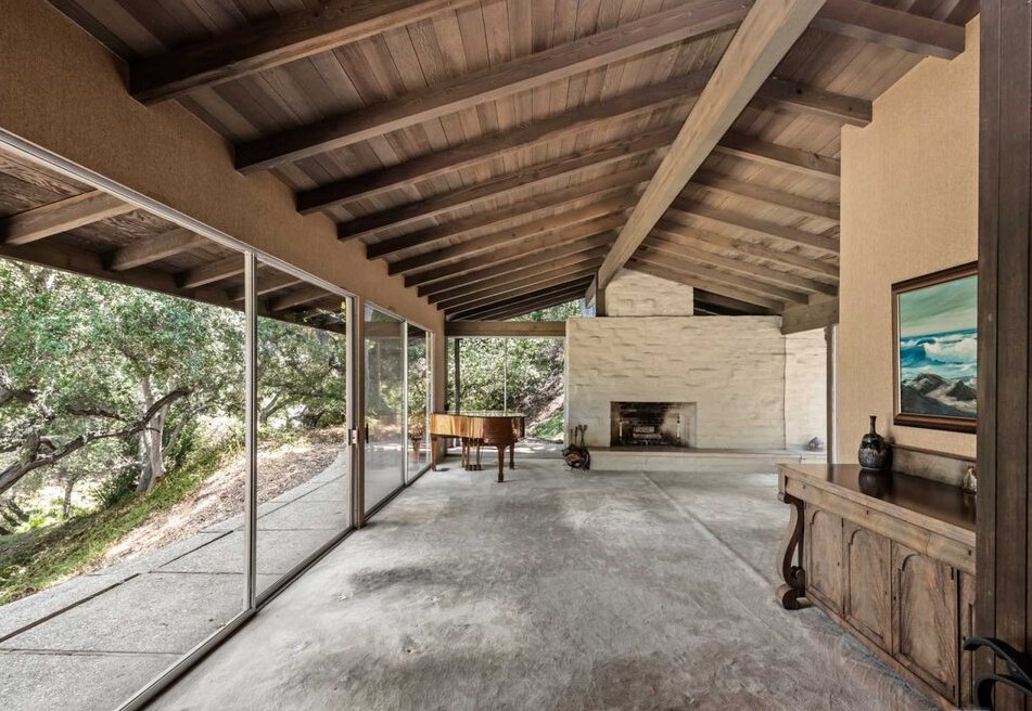 Concrete walkways and glass walls expertly connect the surrounding natural elements to create unsurpassed privacy and tranquility.