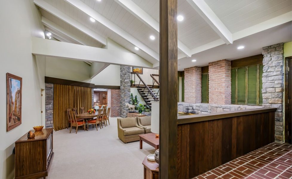STUDIO CITY “THE BRADY BUNCH HOUSE” — Modern Living LA
