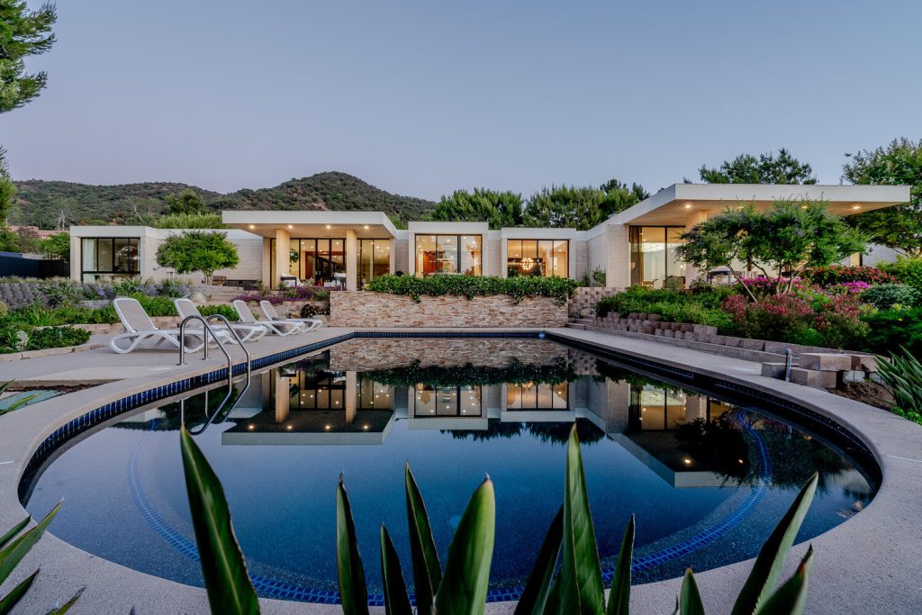 The house is situated beautifully to take advantage of the surrounding landscape. The setting of the pool is quite spectacular.