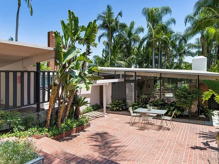 Pasadena Sun Villa by A. Quincy Jones, FAIA