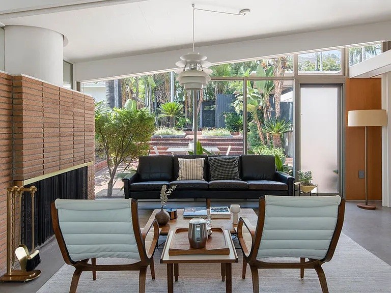 Pasadena Sun Villa by A. Quincy Jones, FAIA