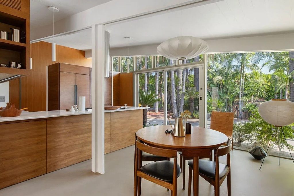 Pasadena Sun Villa by A. Quincy Jones, FAIA