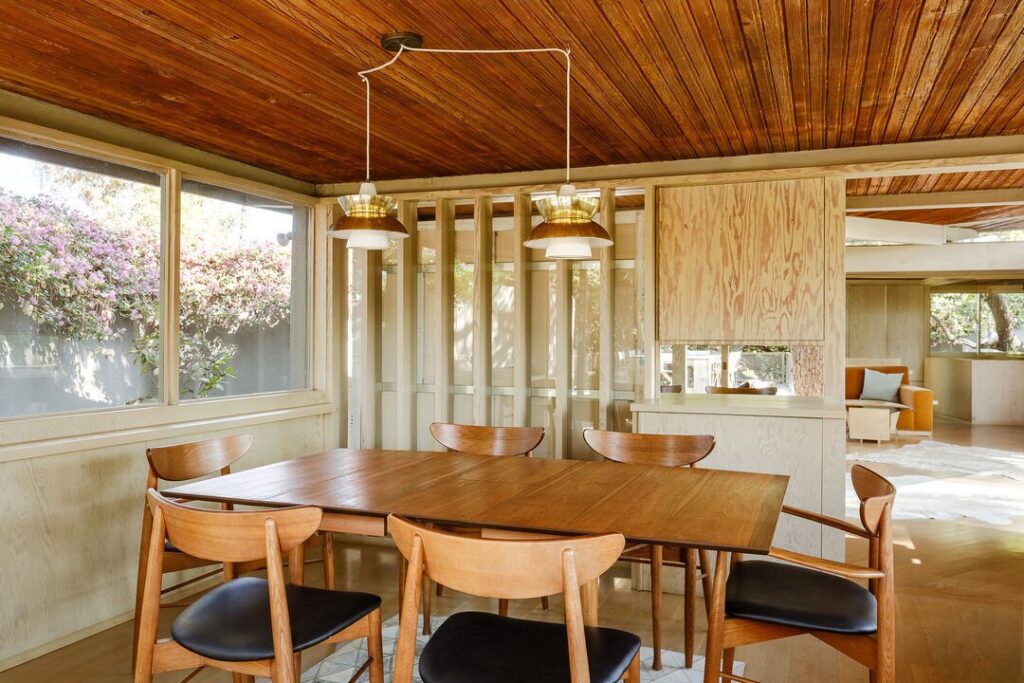 Studio City Rudolph M. Schindler’s The Lechner House