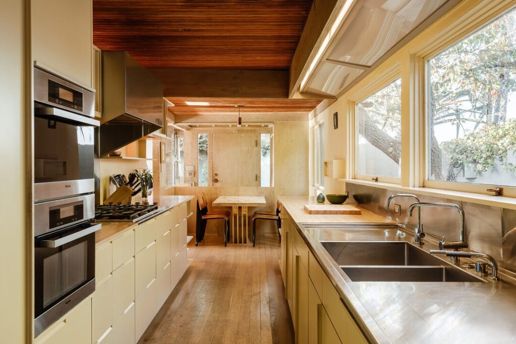 Studio City Rudolph M. Schindler’s The Lechner House