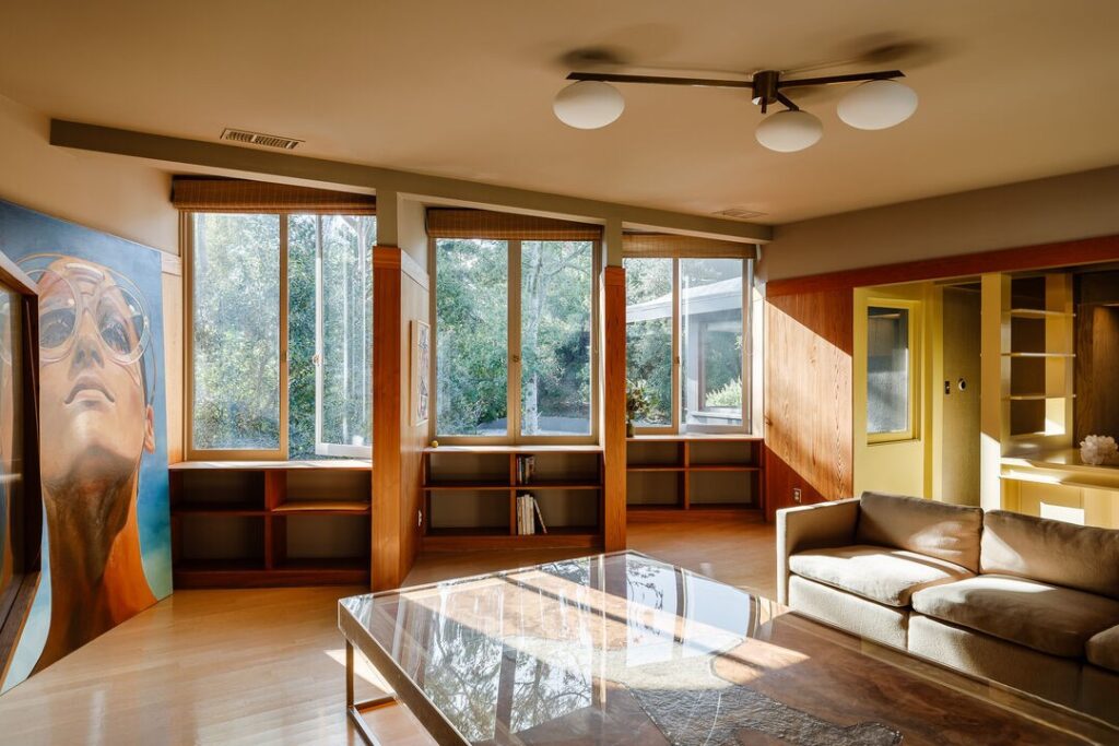 Studio City Rudolph M. Schindler’s The Lechner House