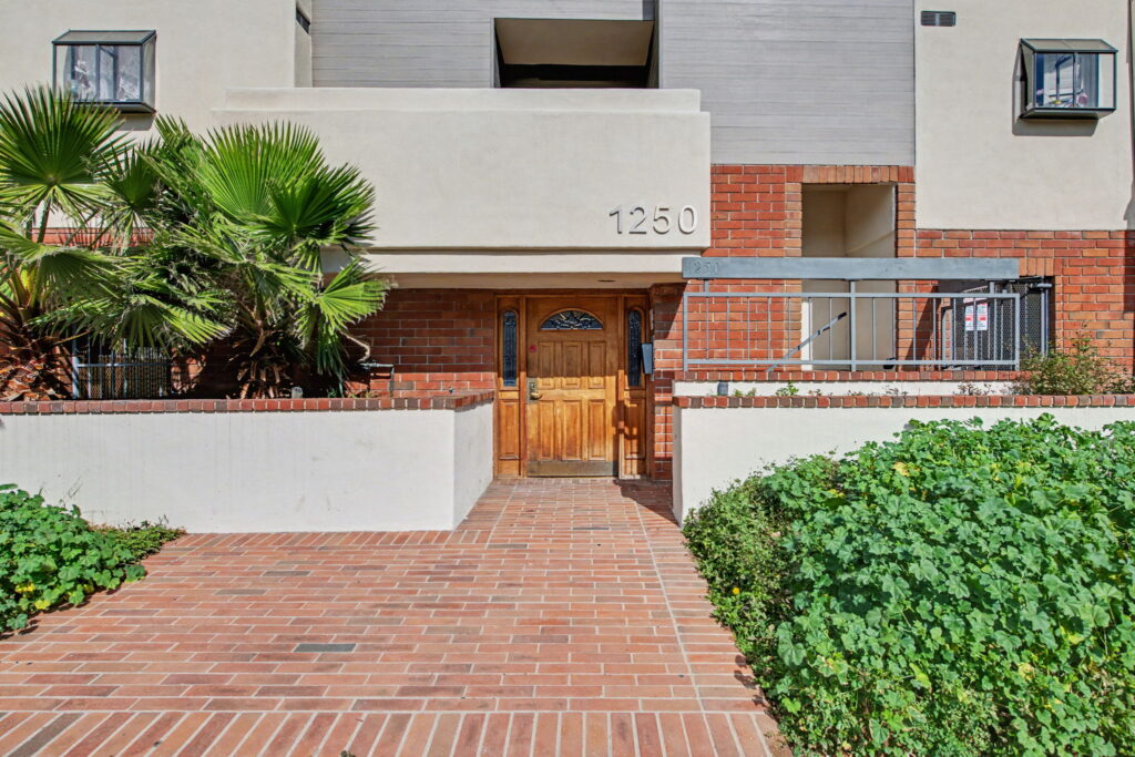 West Los Angeles Exceptional Top Floor Condo