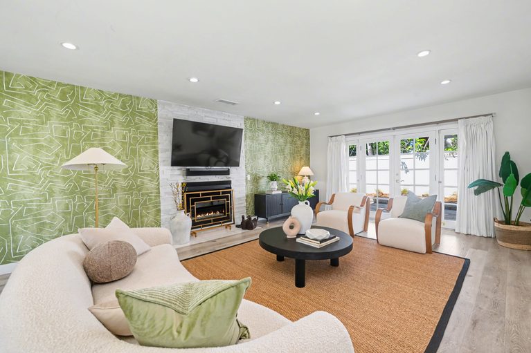 Woodland Hills Stylish Modern Home