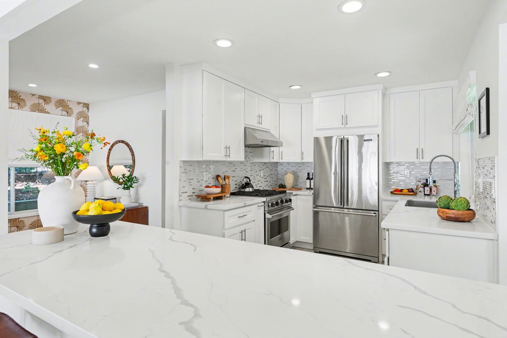 Woodland Hills Stylish Modern Home