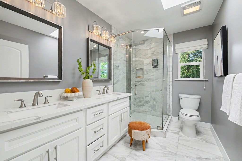 Woodland Hills Stylish Modern Home