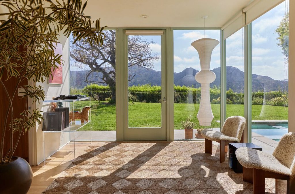Hollywood Hills Modernist Post & Beam Retreat
